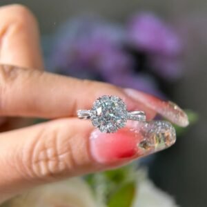 Lab diamonds ring with pavé setting